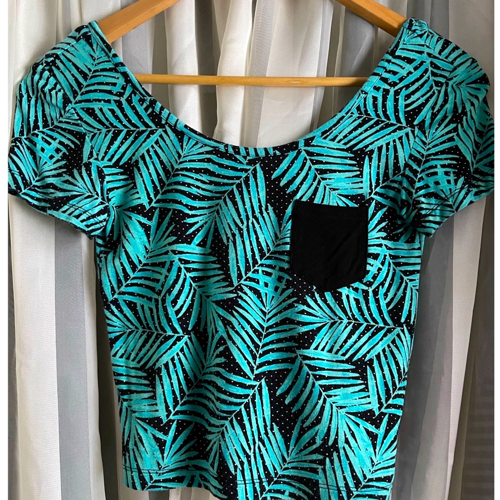 Nollie Skater Tropical Crop Top